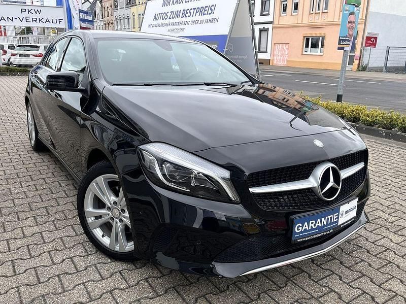 Gebraucht Mercedes A160 Urban 102 PS (75 kW) 2016 Schwarz Limousine