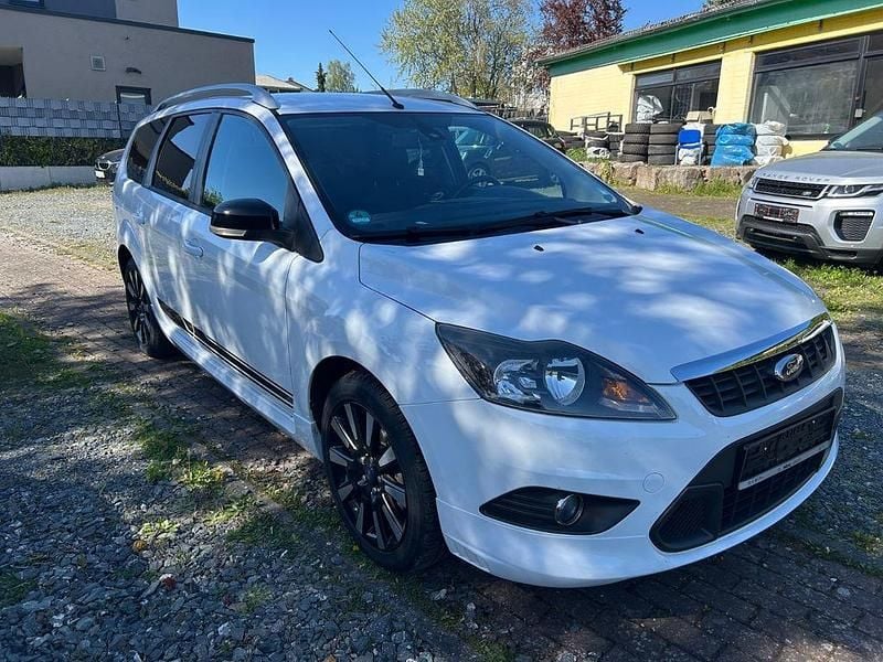 Gebraucht Ford Focus Titanium 116 PS (85 kW) 2010 Weiß Kombi