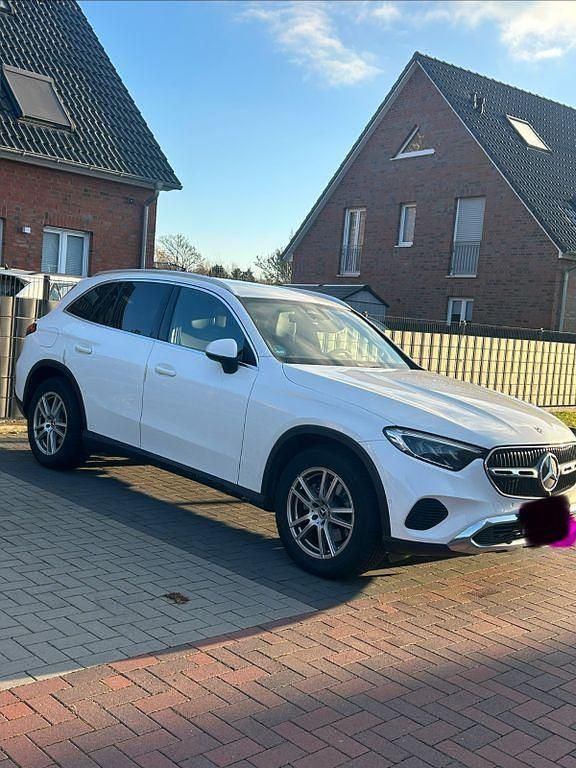 Weiß Gebraucht 2023 Mercedes CLC220 Kleinwagen | 45.700 € - Bild 1/4