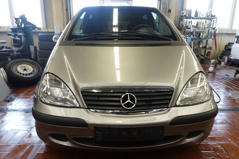 Silber Gebraucht 2004 Mercedes A140 Elegance Van / Kleinbus | 3.990 € - Bild 1/4
