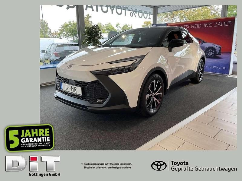 Schneeweiss/black Neu 2025 Toyota C-HR SUV | 33.290 € (Fairer Preis) - Bild 1/4