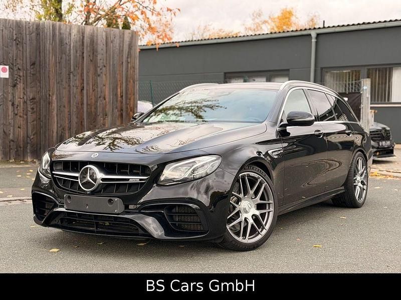 Schwarz Gebraucht 2018 Mercedes E63 AMG AMG Limousine | 39.900 € - Bild 1/4