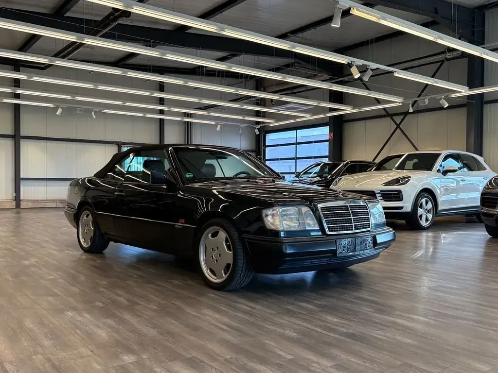 Gebraucht Mercedes E220 Sportline 150 PS (110 kW) 1995 Blau Cabrio