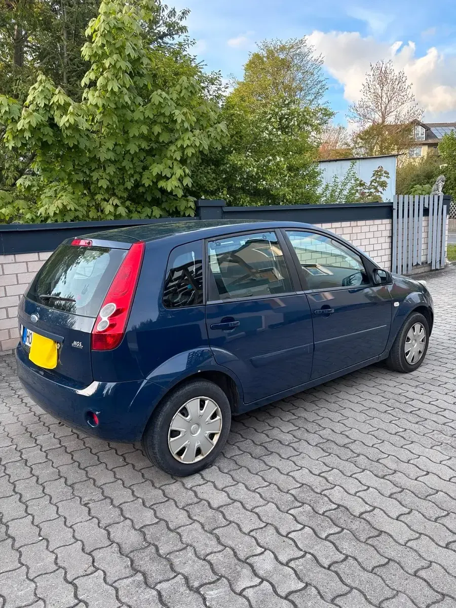 Gebraucht Ford Fiesta 70 PS (51 kW) 2008 Blau Kleinwagen
