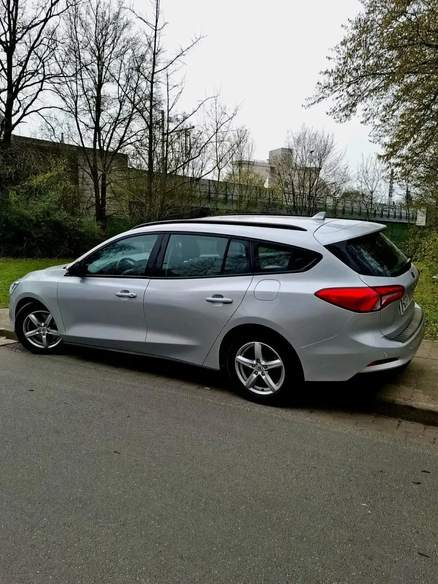 Gebraucht Ford Focus 95 PS (69 kW) 2018 Silber Kombi
