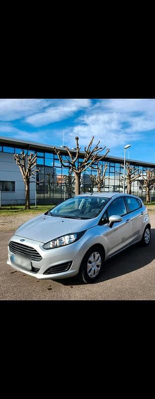 Gebraucht Ford Fiesta Titanium 95 PS (69 kW) 2013 Silber Kleinwagen