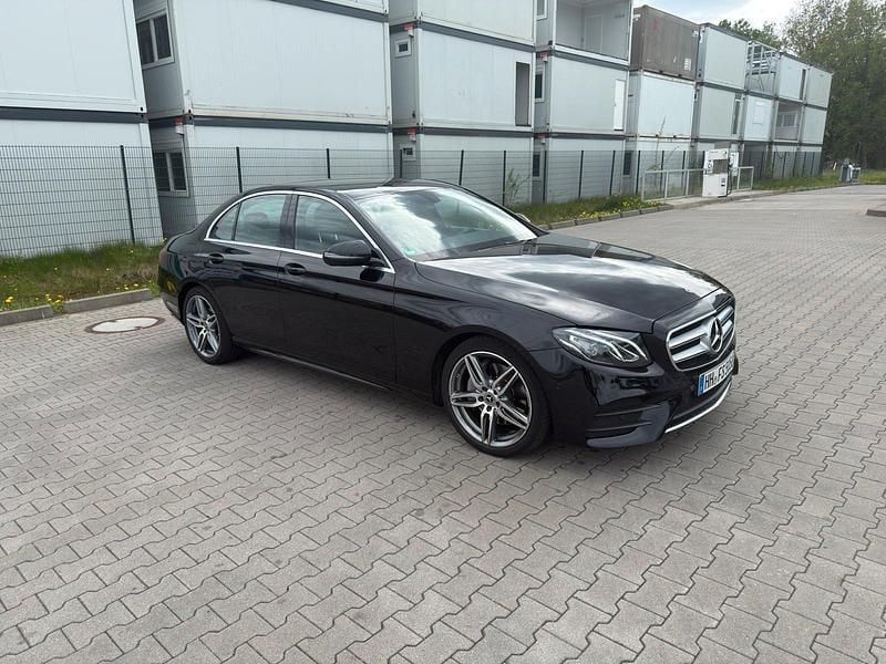 Schwarz Gebraucht 2019 Mercedes E220 AMG line Limousine | 31.000 € (Fairer Preis) - Bild 1/4