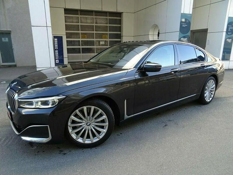 Gebraucht BMW 740 Exclusive 340 PS (250 kW) 2021 Grau Limousine
