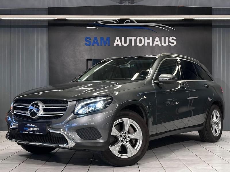 Grau Gebraucht 2019 Mercedes GLC250 AMG SUV | 29.900 € (Superpreis) - Bild 1/4