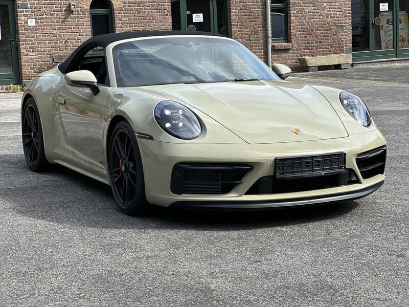 Iridiumgreen metallic Gebraucht 2023 Porsche 911 Carrera GTS Cabrio | 169.790 € (Teuer) - Bild 1/4