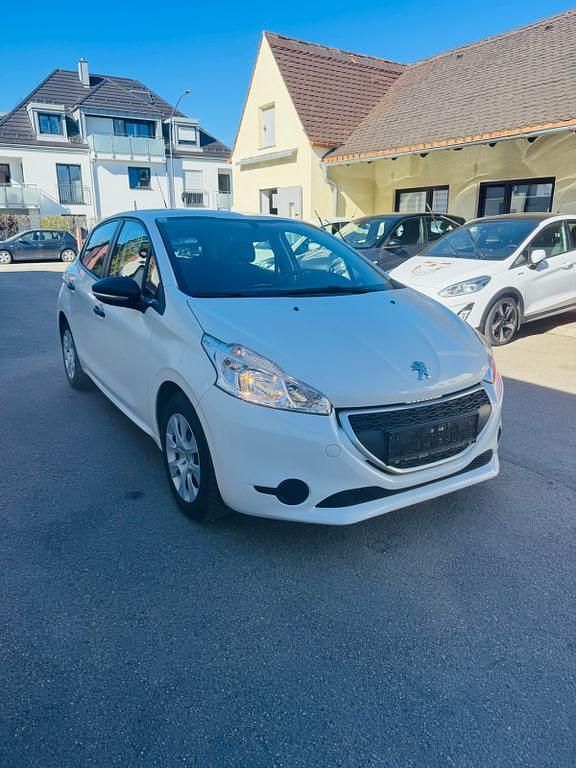 Gebraucht Peugeot 208 Access 68 PS (50 kW) 2014 Weiß Kleinwagen