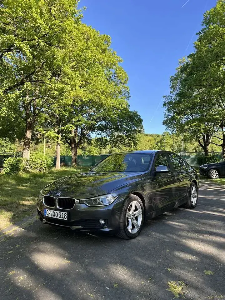 Gebraucht BMW 318 143 PS (105 kW) 2013 Grau Limousine