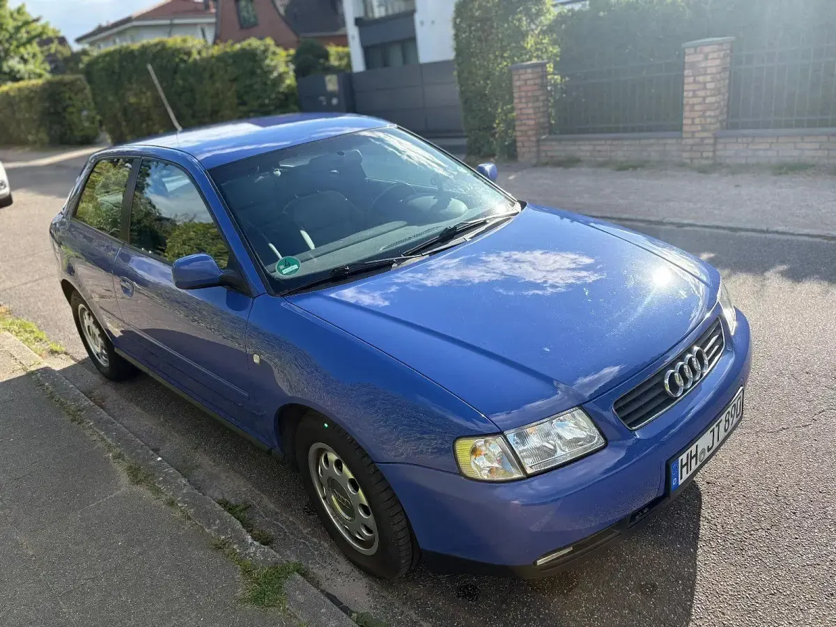 Second-hand Audi A3 Attraction 101 CP (74 kW) 2000 Albastru Hatchback