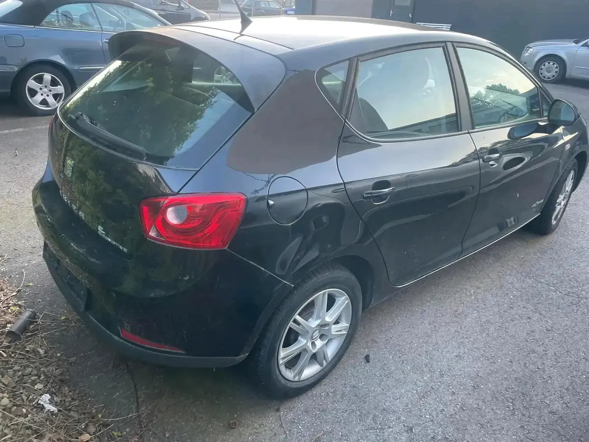 Używany Seat Ibiza 69 KM (50 kW) 2012 Czarny Hatchback