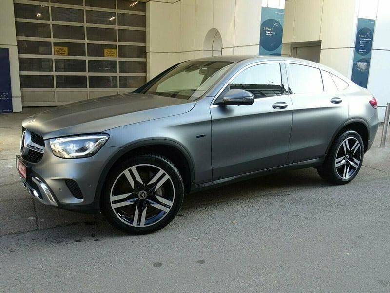 Gebraucht Mercedes GLC300e 211 PS (155 kW) 2020 Grau (designo selenitgrau magno) Coupé