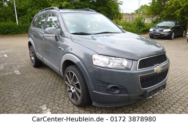 Grau Gebraucht 2011 Chevrolet Captiva LS SUV | 3.990 € (Superpreis) - Bild 1/4