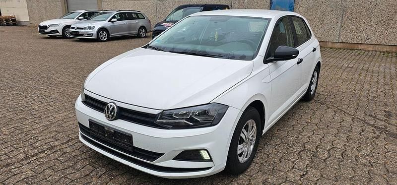 Weiß Gebraucht 2018 VW Polo Trendline Limousine | 6.490 € (Guter Preis) - Bild 1/4