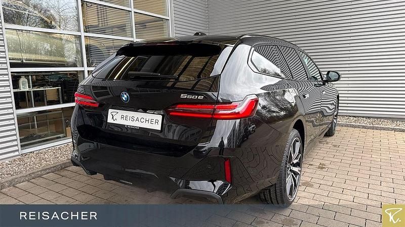Neu BMW 550e Performance 489 PS (359 kW) 2026 Schwarz Kombi
