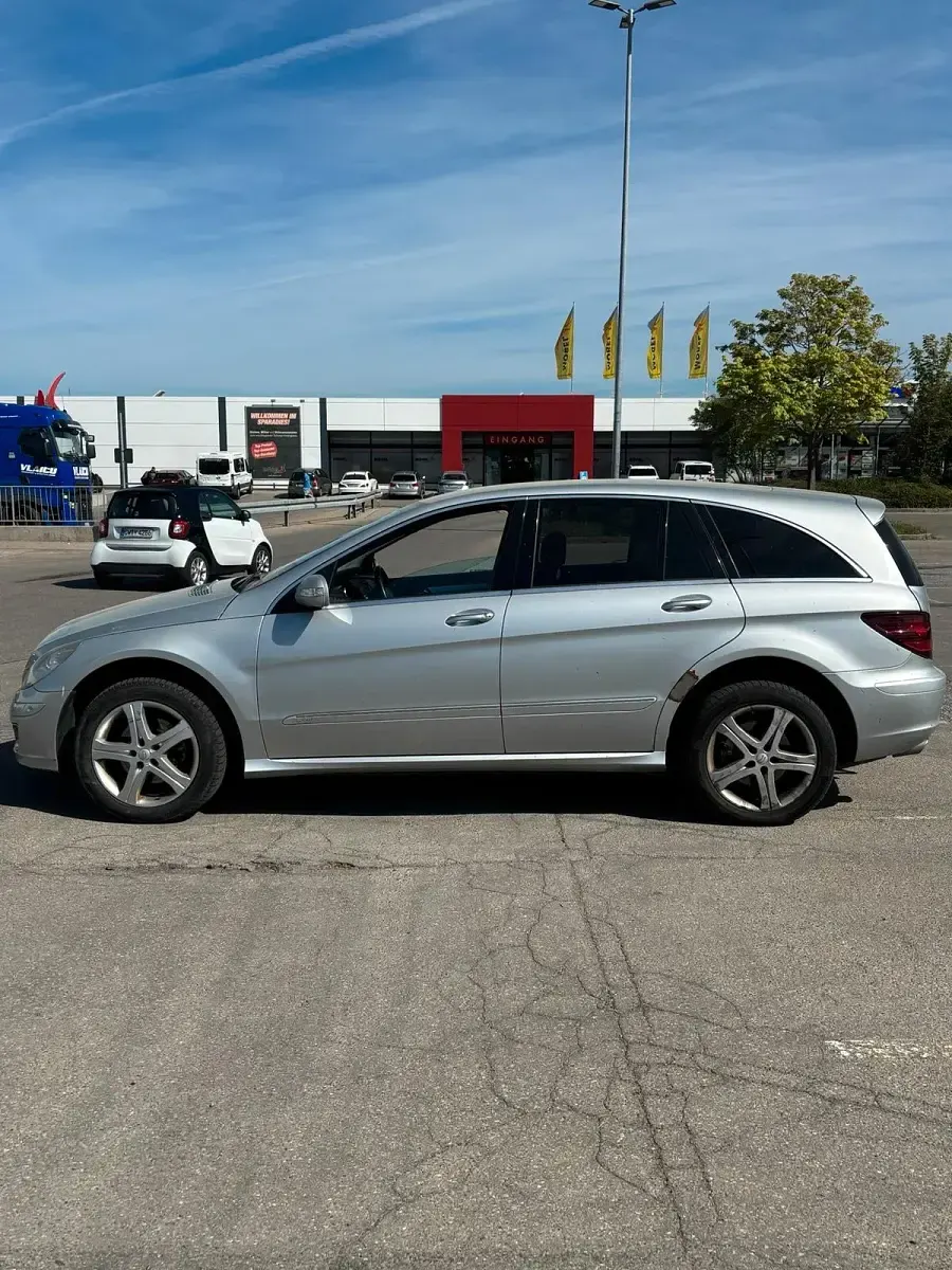 Gebraucht Mercedes R320 224 PS (164 kW) 2007 Silber Van / Kleinbus