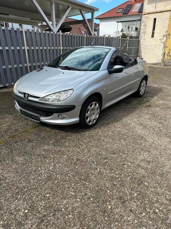 Grau Gebraucht 2003 Peugeot 206 CC Cabrio | 990 € - Bild 1/4