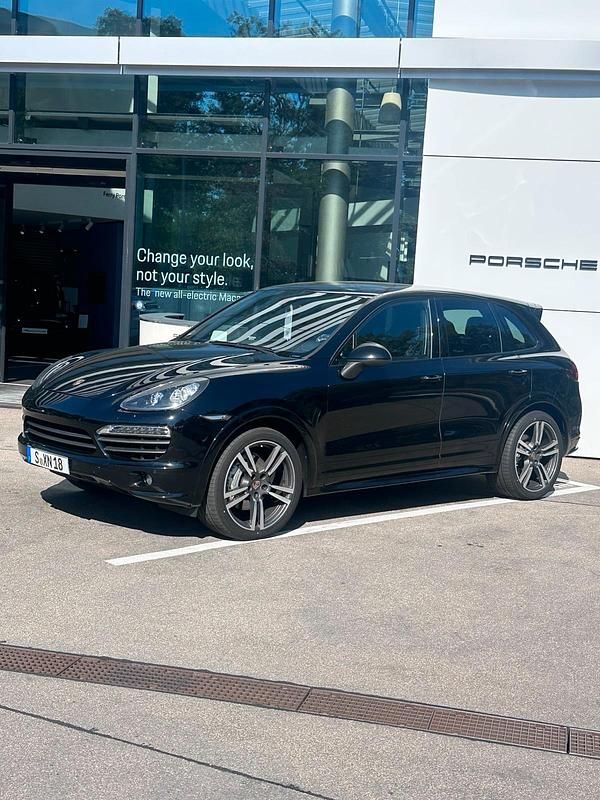 Schwarz Gebraucht 2013 Porsche Cayenne SUV | 25.000 € - Bild 1/4