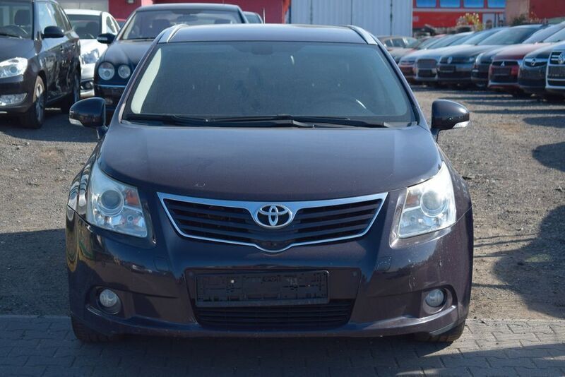 Lila Gebraucht 2009 Toyota Avensis Sol Kombi | 3.499 € (Teuer) - Bild 1/4