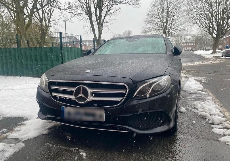Gebraucht Mercedes E220 194 PS (142 kW) 2016 Schwarz Kombi