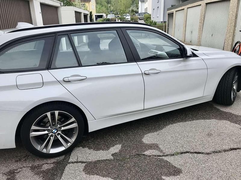Gebraucht BMW 320 Advantage 190 PS (139 kW) 2018 Weiß Kombi