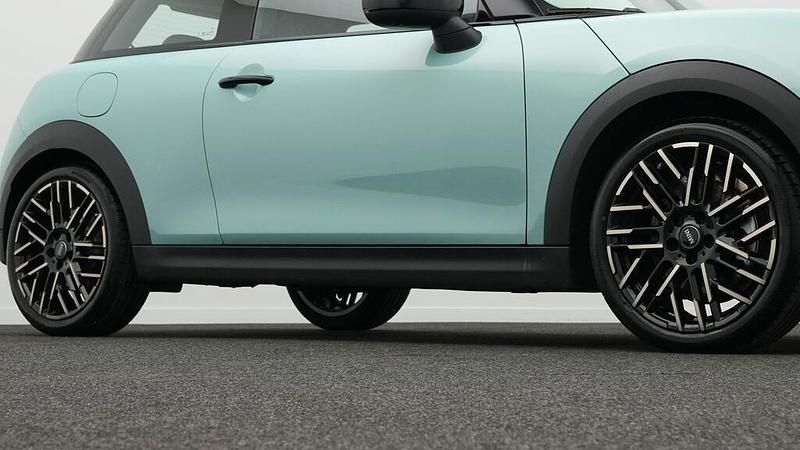 Gebraucht Mini Cooper 114 kW (156 PS) 2025 Ocean wave green Kleinwagen