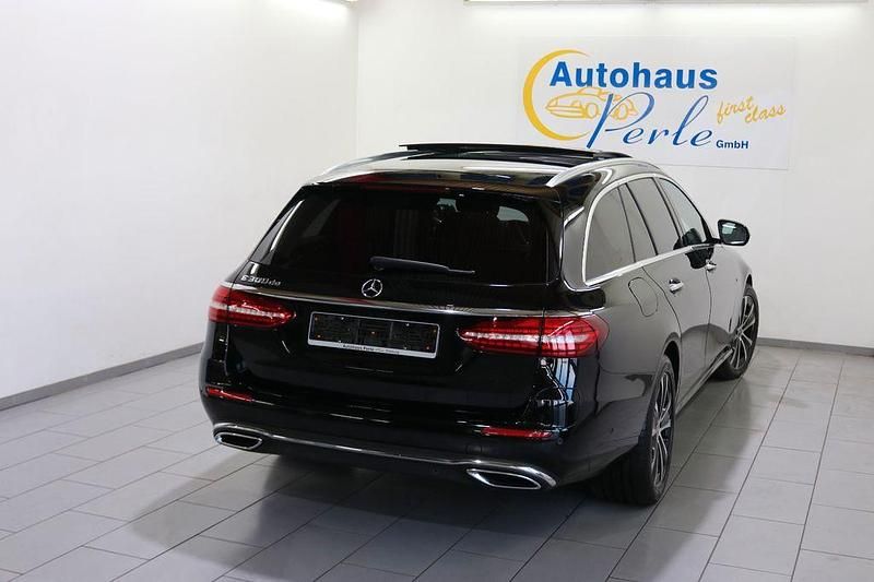 Gebraucht Mercedes E300 194 PS (142 kW) 2021 Schwarz Limousine