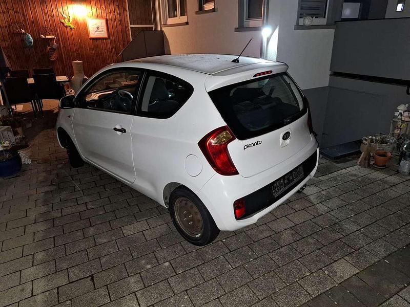 Gebraucht Kia Picanto 69 PS (50 kW) 2013 Weiß Kleinwagen