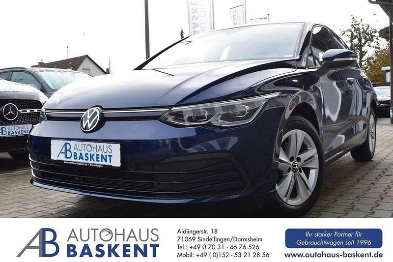 Atlantic blue metallic Gebraucht 2023 VW Golf Life Limousine | 21.490 € (Superpreis) - Bild 1/4