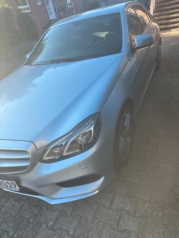 Grau Gebraucht 2014 Mercedes E300 Limousine | 19.500 € - Bild 1/4