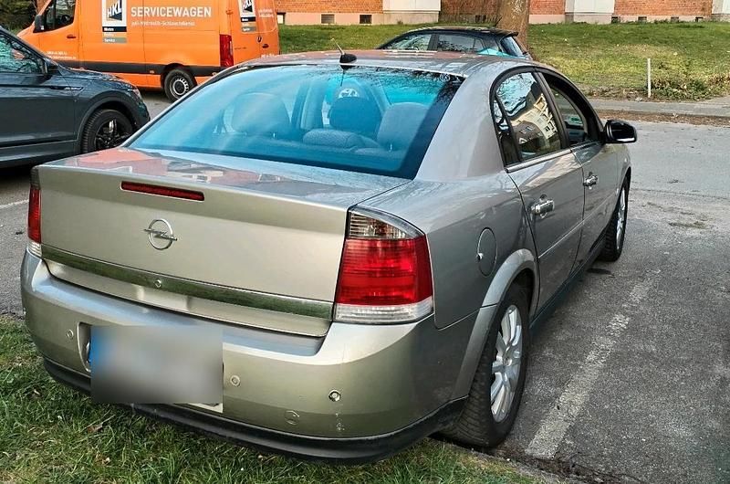 Grau Gebraucht 2003 Opel Vectra Limousine | 1.250 € (Fairer Preis) - Bild 1/4
