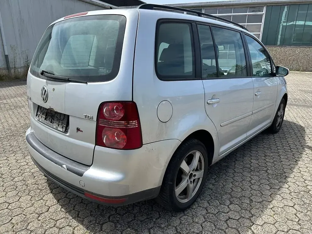 Gebraucht VW Touran Trendline 105 PS (77 kW) 2010 Silber Van / Kleinbus