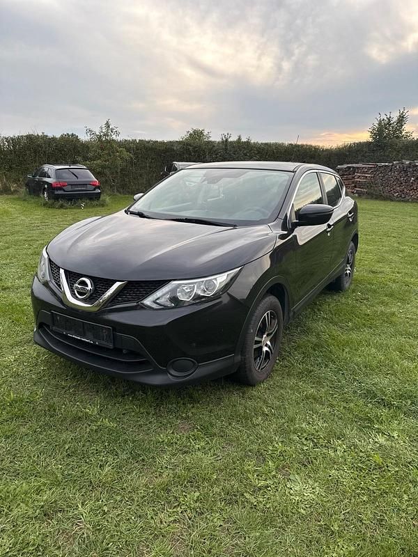 Schwarz Gebraucht 2016 Nissan Qashqai SUV | 8.800 € (Fairer Preis) - Bild 1/4