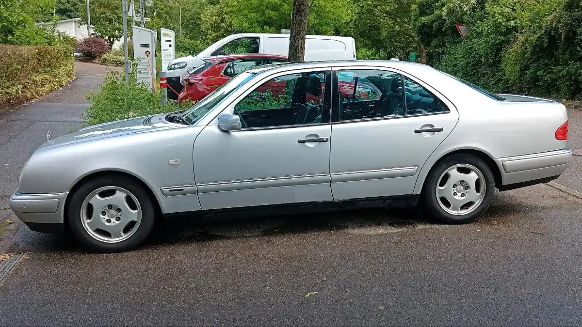 Gebraucht Mercedes E240 Avantgarde 170 PS (125 kW) 1998 Limousine
