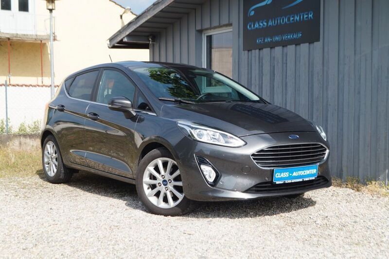 Grau Gebraucht 2018 Ford Fiesta Titanium Kleinwagen | 9.950 € (Fairer Preis) - Bild 1/4