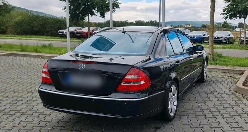 Usado Mercedes E420 314 HP (230 kW) 2006 Preto Sedan