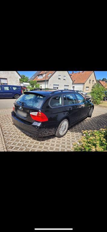 Gebraucht BMW 318 129 PS (94 kW) 2007 Schwarz Kombi
