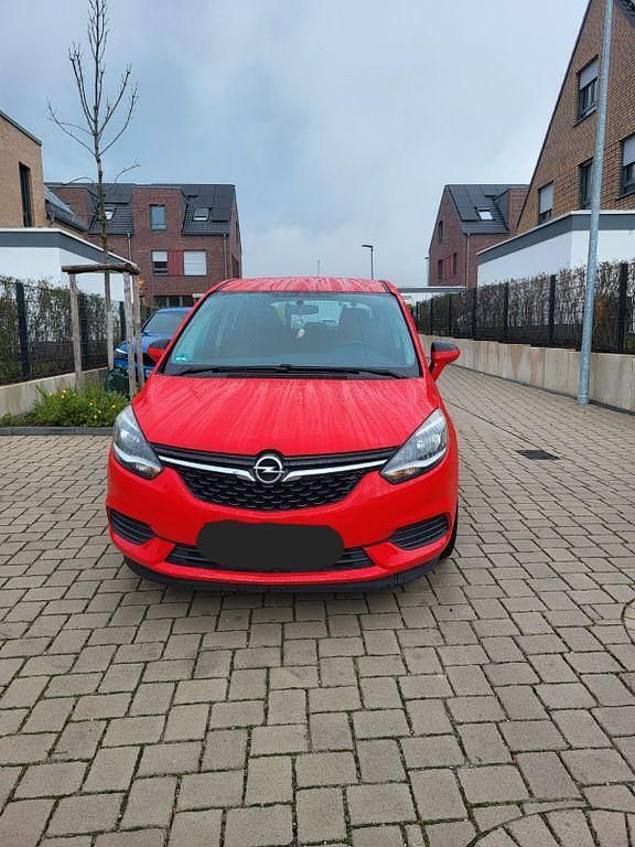 Rot Gebraucht 2017 Opel Zafira Tourer drive Van / Kleinbus | 10.800 € (Guter Preis) - Bild 1/4