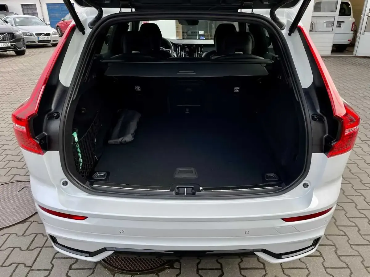 Gebraucht Volvo XC60 145 PS (106 kW) 2023 SUV