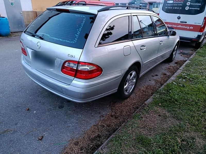 Gebraucht Mercedes E220 150 PS (110 kW) 2004 Silber Kombi
