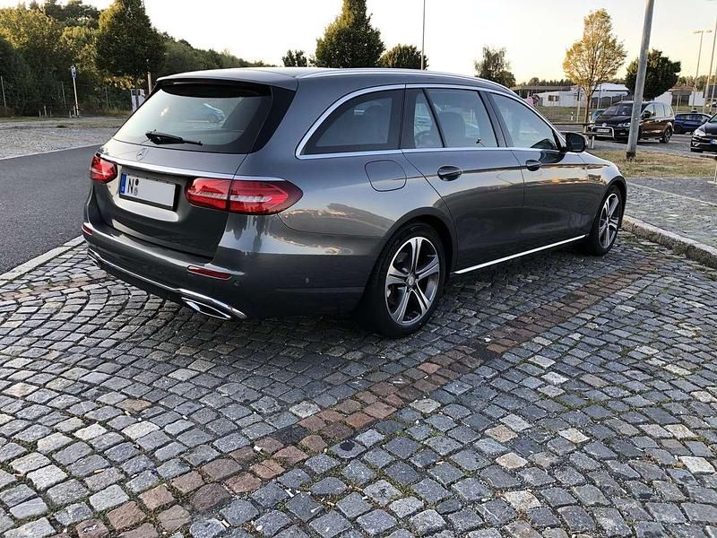 Gebraucht Mercedes E220 Avantgarde 194 PS (142 kW) 2017 Grau Kombi