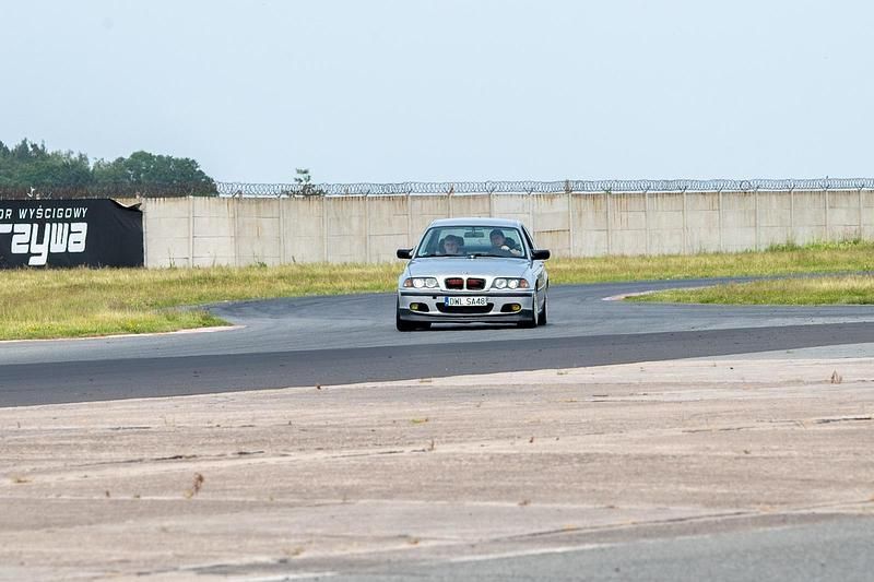 Gebraucht BMW 323 200 PS (147 kW) 1999 Silber Limousine