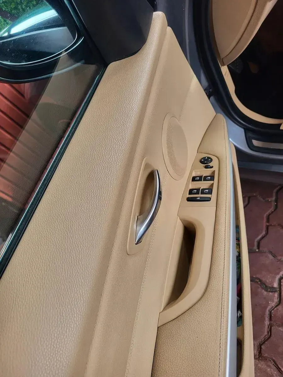 Gebraucht BMW 325 218 PS (160 kW) 2009 Grau Limousine