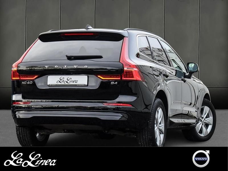 Gebraucht Volvo XC60 Core 197 PS (144 kW) 2023 Schwarz SUV