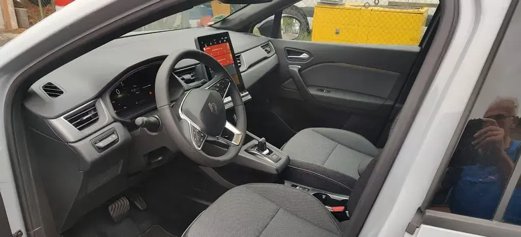 Neu Renault Captur Techno 140 PS (102 kW) 2026 Grau SUV