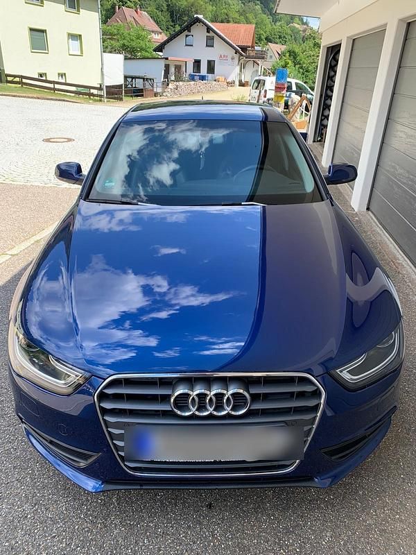 Blau Gebraucht 2012 Audi A4 Limousine | 6.500 € (Superpreis) - Bild 1/4