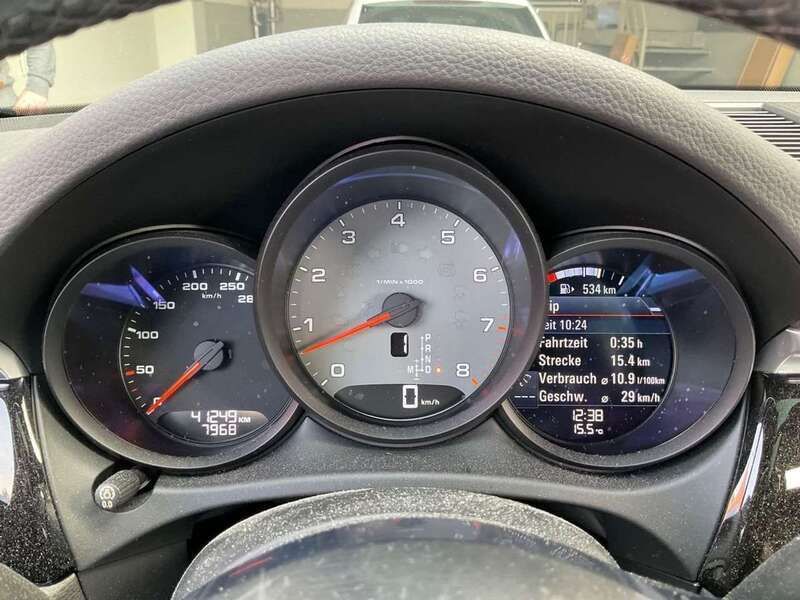Grau Gebraucht 2019 Porsche Macan SUV | 53.000 € (Superpreis) - Bild 1/4